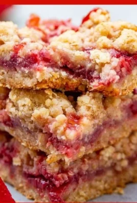 Delicious strawberry oatmeal bars with a crunchy crumble topping