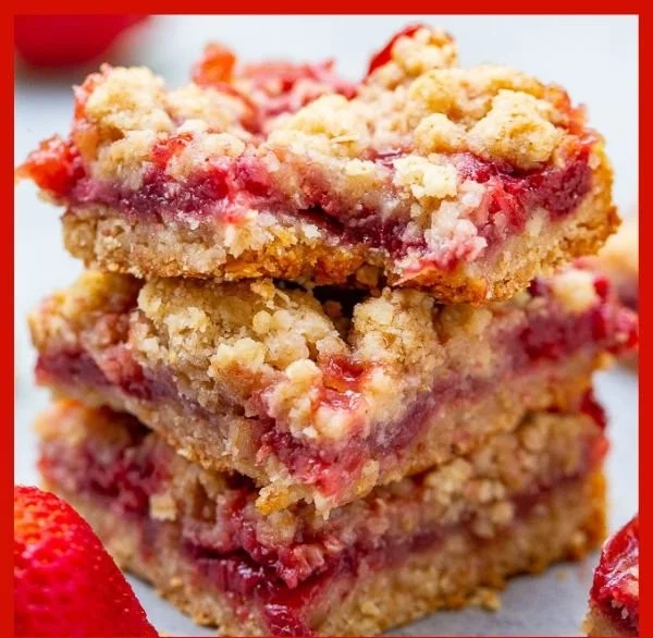 Delicious strawberry oatmeal bars with a crunchy crumble topping
